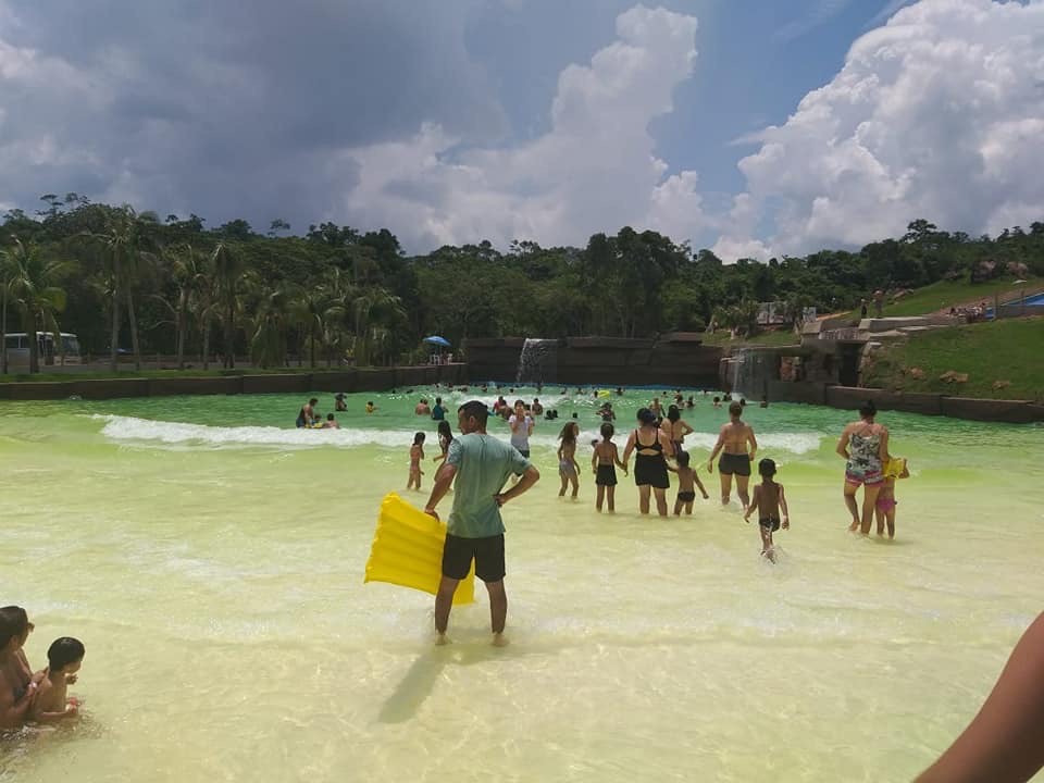 LAZER: Desfrute da nova piscina de ondas no Vale das Cachoeiras com a Amazônia Adventure