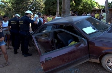 Acadêmico de medicina sofre capotamento na Estrada do Japonês; causador do acidente fugiu - FOTOS