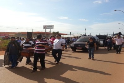 PROTESTO – Empresários da Rua da Beira promovem marcha funerária e param BR 364 - FOTOS