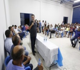 Maurão inaugura barracão construído com emenda de sua autoria