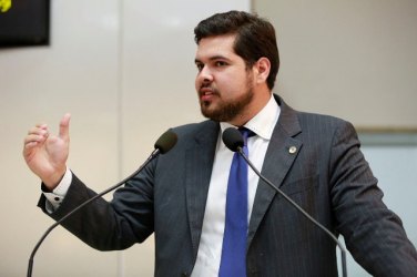 Deputado Jean reivindica e DER elimina buracos