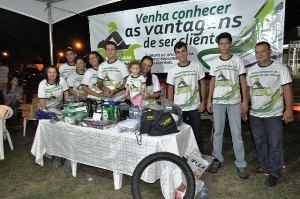 Grupo “Duas Rodas” sorteia brindes durante lançamento