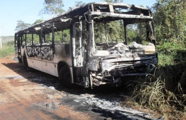 SUCATAS - Trabalhadores de Usina são transportados em ônibus velhos, PRF faz vista grossa