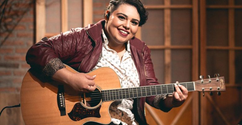 CAROL BABY: Cantora rondoniense anuncia lançamento do novo projeto gravado ao vivo em Goiânia