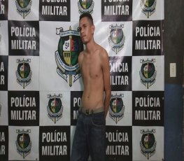 Jovem usa tornozeleira de apenado para 'desfilar' em bairro e acaba preso