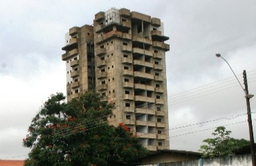 EXCLUSIVO - Relatório da perícia aponta falha no projeto ou uso de material de baixa qualidade na estrutura do edifício de Uirandê Castro - Confira laudo