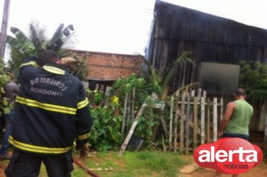 Residência é consumida pelas chamas no Setor Jardim Primavera