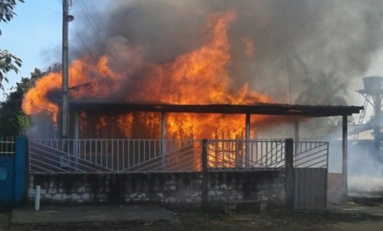 Crianças incendeiam casa e são resgatados com graves queimaduras