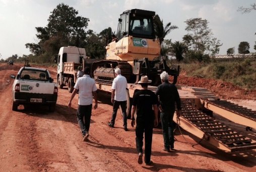 Airton Gurgacz acompanha chegada de novas máquinas para o Anel Viário