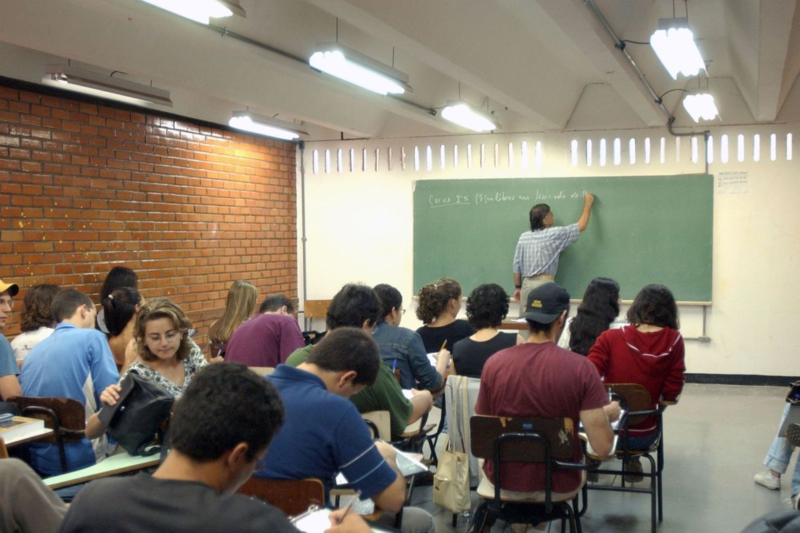 NOVAS MATÉRIAS: Empreendedorismo e investigação científica farão parte do ensino médio