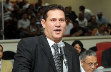 Deputado é acusado de dívida de onze mil reais em campanha eleitoral 