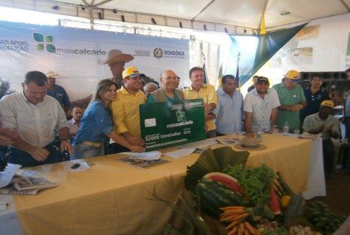 Município recebe recapeamento e equipamentos agrícolas