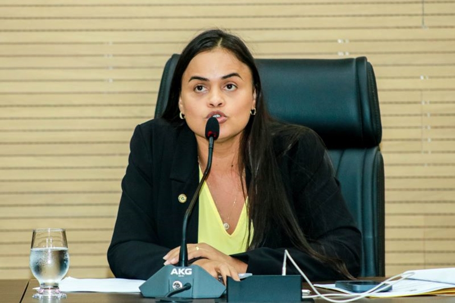 TAÍSSA SOUSA: Deputada explica PL que visa a desobrigação da vacina contra covid em crianças