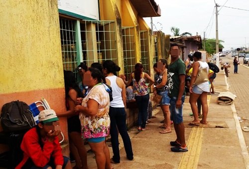 CONFUSÃO - Mulher é atacada à dentadas em fila do Minha Casa Minha Vida