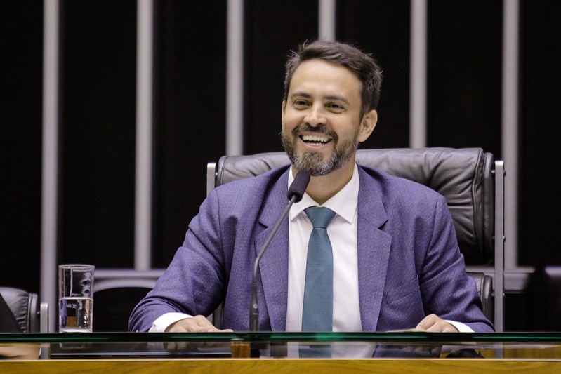 COLUNA SEMANAL: A pergunta que mais se ouviu na semana foi: ex-deputado Léo Moraes é ou não é?