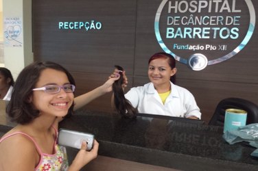 Hospital do Câncer, em Porto Velho, recebe mechas de cabelo para confeccionar perucas a pacientes 