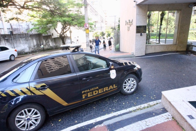 INVESTIGAÇÃO: Polícia Federal faz buscas na casa da mãe e do primo de Aécio Neves