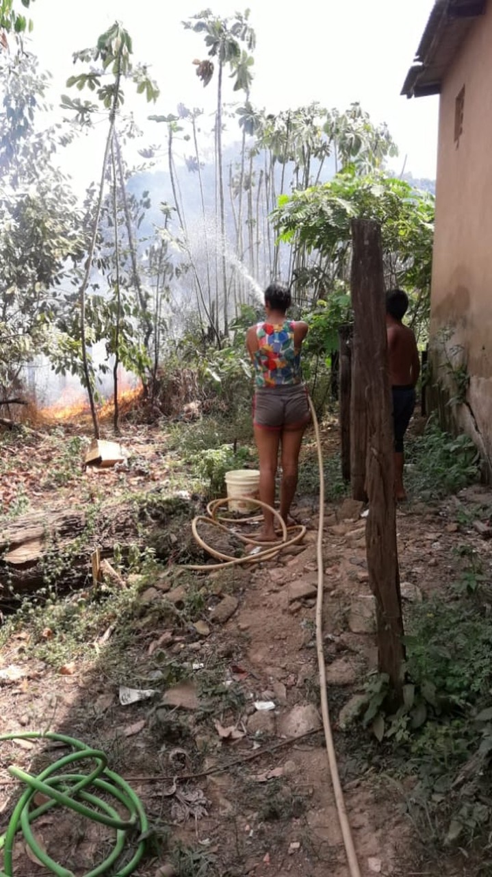 UNIÃO: Moradores ajudam bombeiros a conter incêndio no Nacional