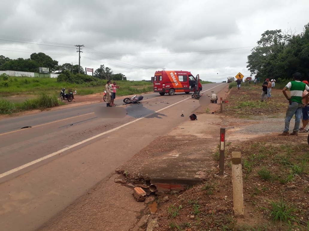 FATAL: Motociclistas morrem após colisão violenta na BR-364