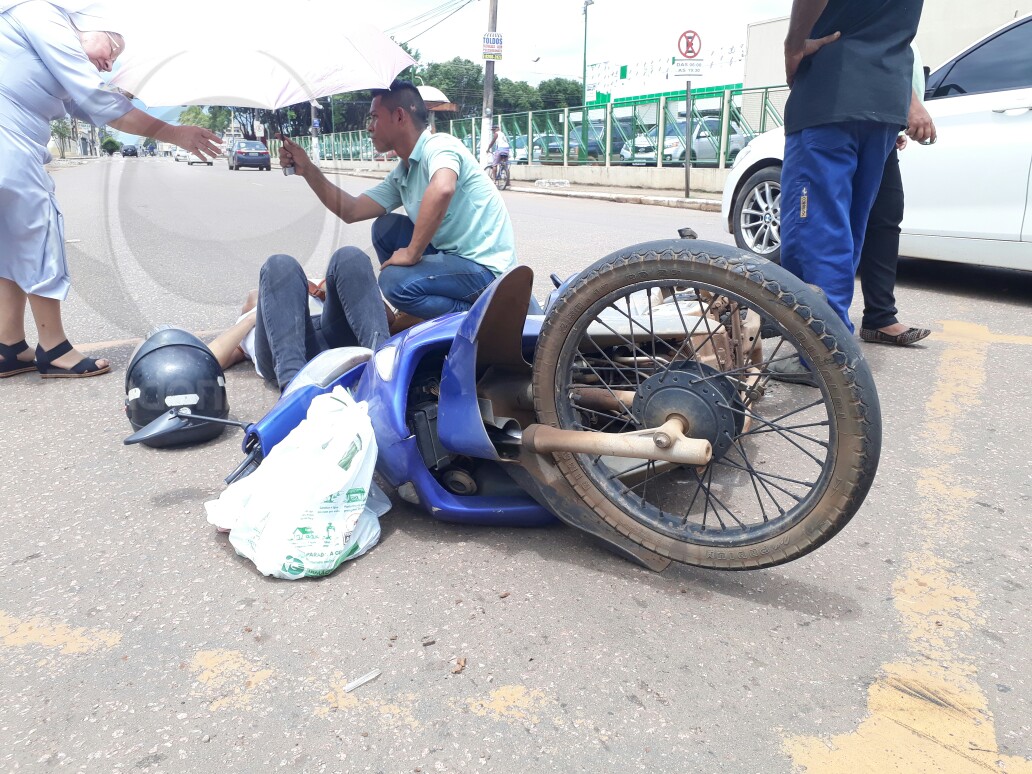 AVANÇOU: Carro dirigido por freira causa grave acidente com vítima