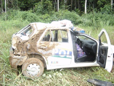 Viatura da Policia militar capota na BR364 (Leia matéria)