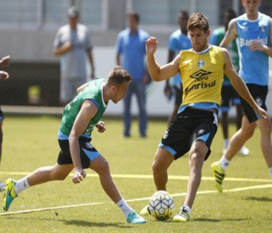 Grêmio vai com auxiliar e reservas contra o Bota