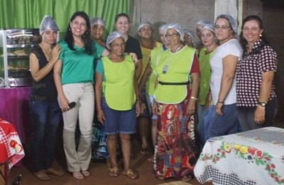 Glaucione participa de entrega de padaria comunitária