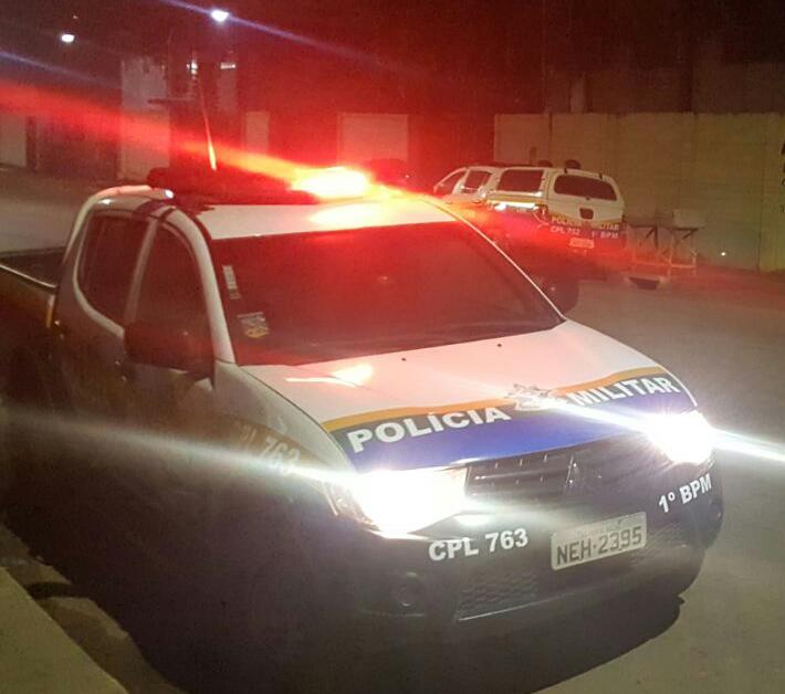 BRUTO: Adolescente é atacada por marido com cabo de vassoura e faca