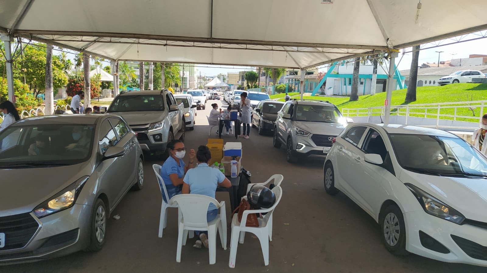 GRUPO PRIORITÁRIO: Advogados são colocados na frente da fila e recebem vacina em Cacoal