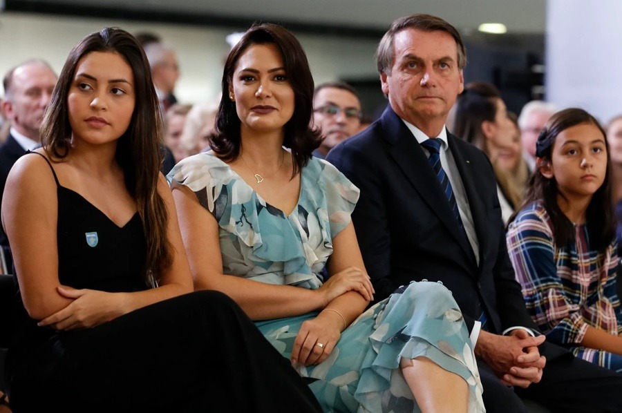 Michelle Bolsonaro posta fotos da festa da filha Laura, Comportamento