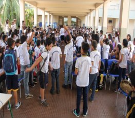 EDUCAÇÃO - Mais de 220 mil alunos da rede estadual voltam às aulas na segunda (6)