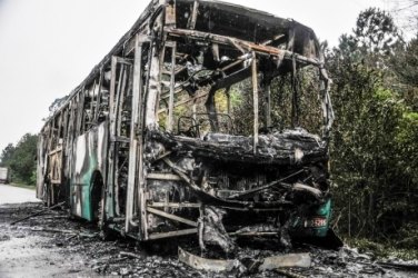 Ônibus escolares são incendiados em SC