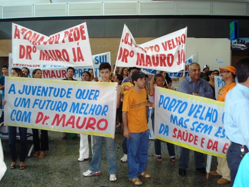 Populares fazem manifestação pedindo pré-candidatura de Nazif para prefeitura