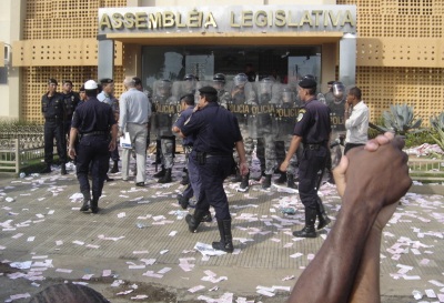 Novos protestos