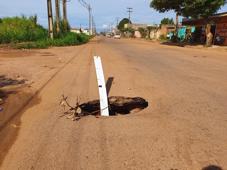 PERIGO: Buraco na avenida Amazonas coloca população em risco na capital