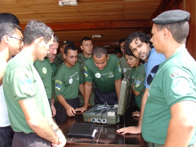 Polícia Ambiental recebe aparelhos de rádio determinação do SIPAM