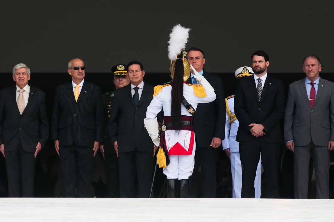 SEM INCENTIVO: Problemas de governança desestimulam carreira política, diz Bolsonaro