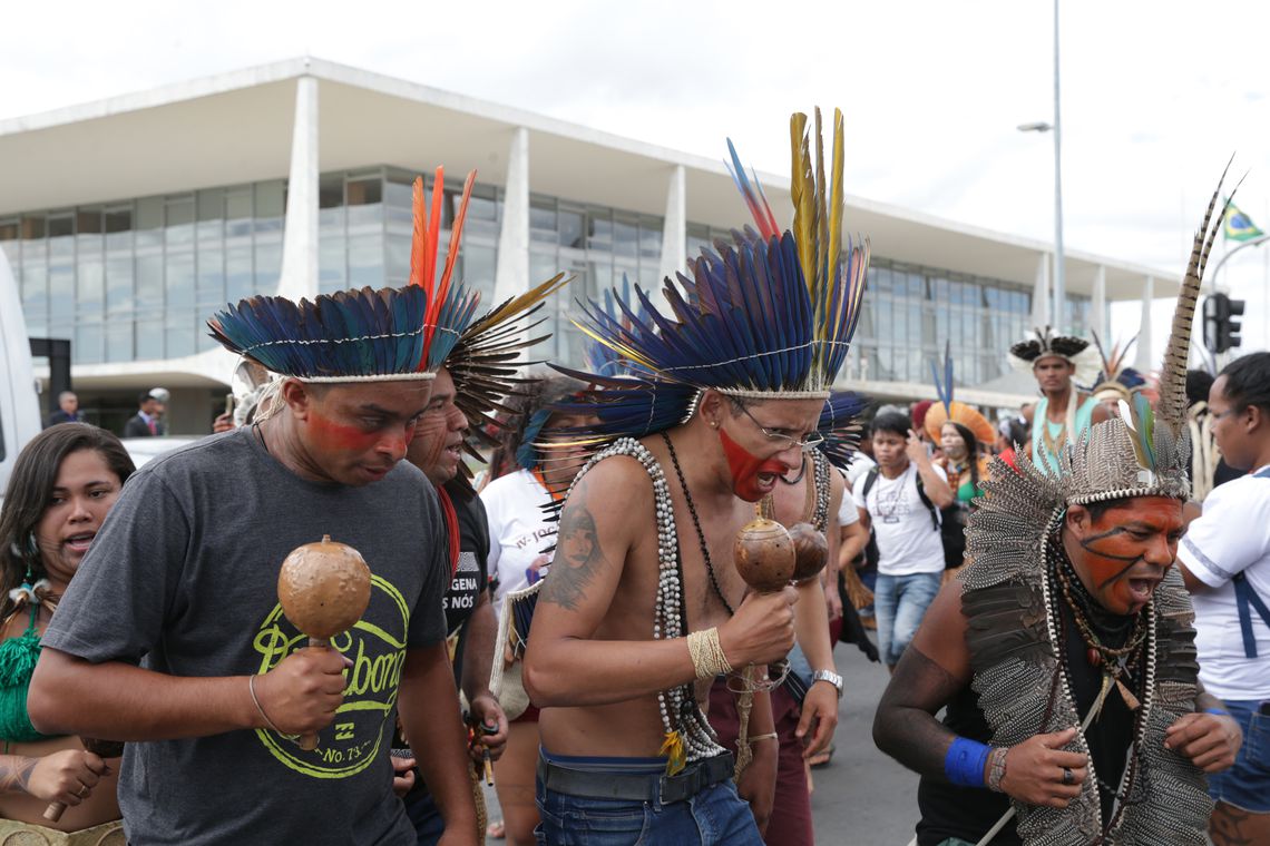 EDUCAÇÃO: Índios e quilombolas protestam por bolsas de estudos em universidades