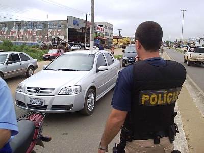 Polícia Rodoviária Federal faz blitz em protesto a falta de policiais