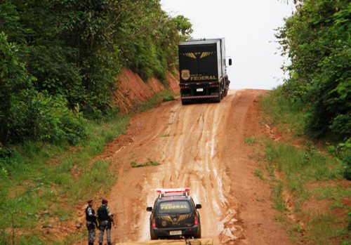 ARCO DE FOGO - Comboio da força tarefa chega a Machadinho do Oeste