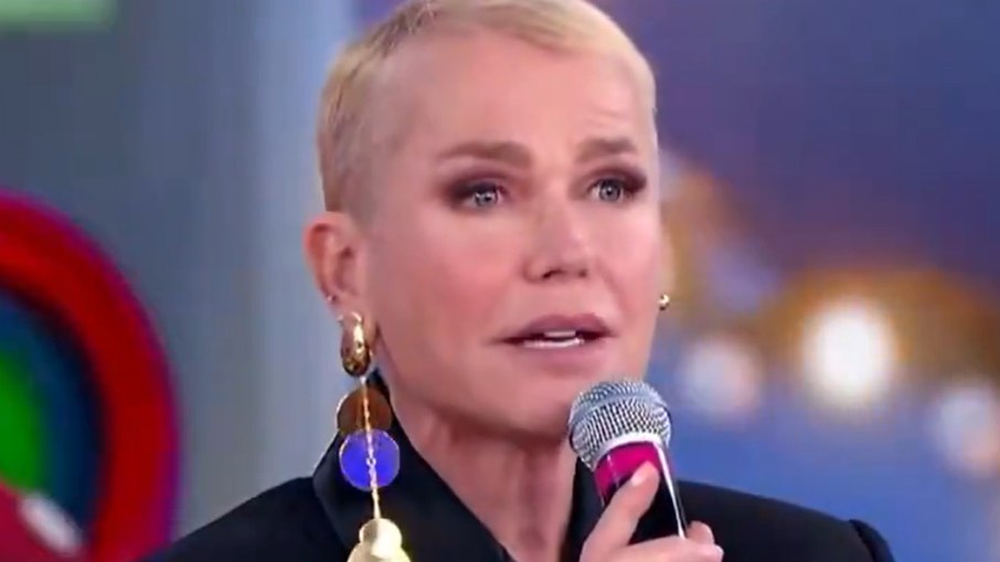 A TURMA VOLTOU: Xuxa chora em ensaio com Paquitas e revela 'o último voo da nave'