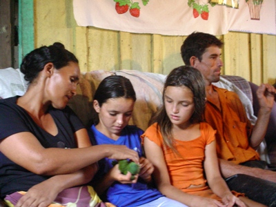 Assentados com filhos na escola têm desconto