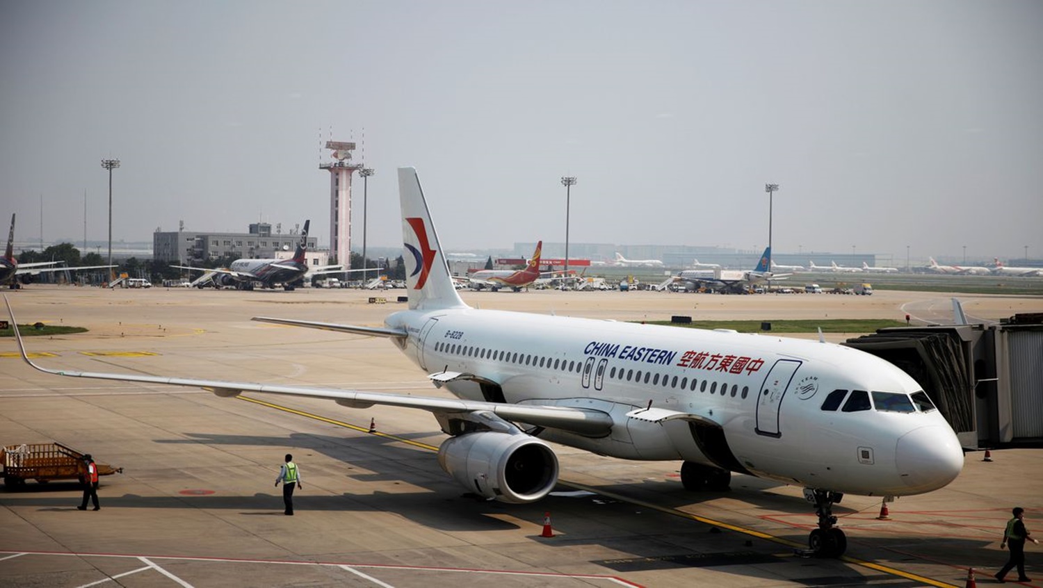 TRAGÉDIA: Avião com 132 pessoas a bordo cai na China