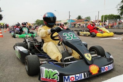 Pilotos fazem a festa na pista de Kart Internacional de Cacoal