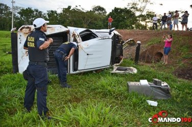 Motorista capota caminhonete na RO 135