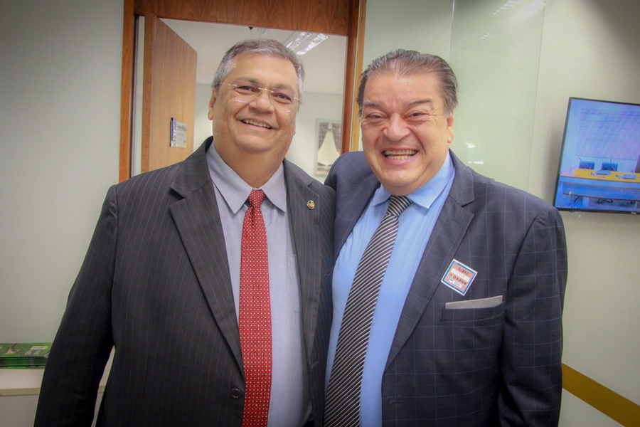 ENCONTRO: Pimentel é cumprimentado pelo ministro da Justiça em Brasília 