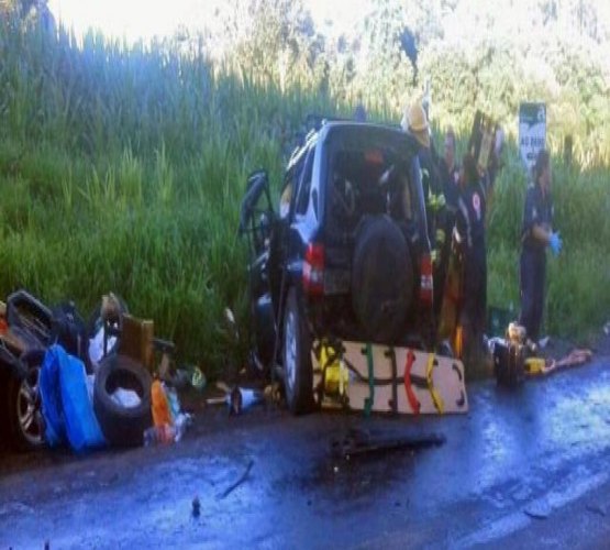 Cinco pessoas da mesma família morrem em acidente de carro 