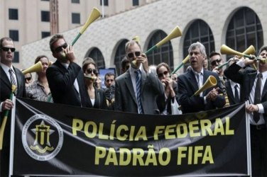 Com medo de greve durante a copa; Dilma concede aumento de 15,8% à Polícia Federal