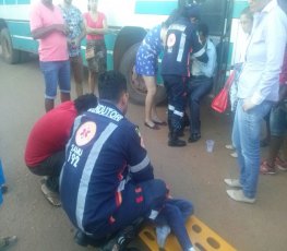 A CAMINHO DA IGREJA  - Colisão frontal entre ônibus e moto deixa família ferida