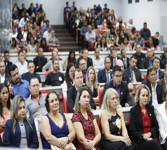 Léo Moraes homenageia o jogador Elsinho e Policias Civis de Rondônia